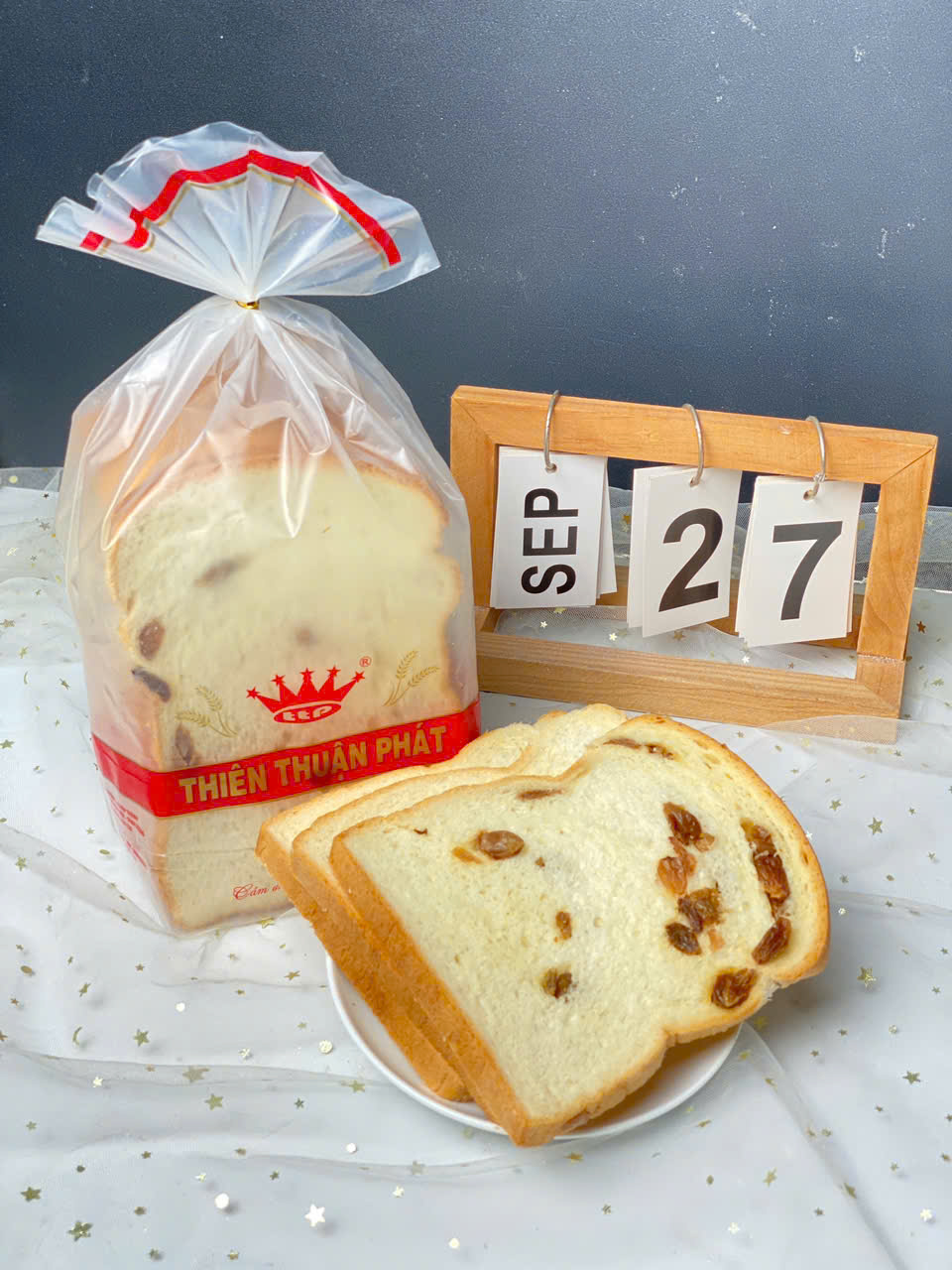 BÁNH SANDWICH NHO KHÔ